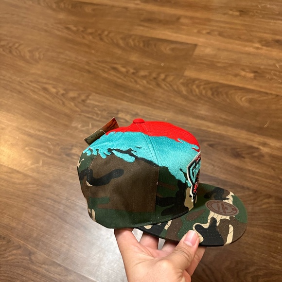 Vancouver Grizzlies Splash Camo Snapback - BRAND NEW Mitchell & Ness DeadStock - Picture 2 of 9